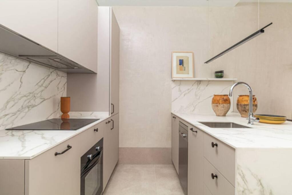 Apartamento Exclusivo En Neptuno Daire Madrid Dış mekan fotoğraf